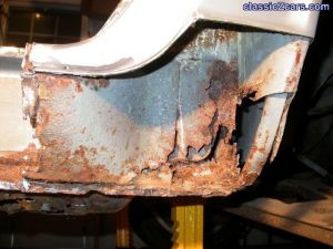 Right Rear Rocker Under Quarter