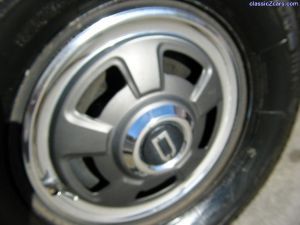 "D" hubcap