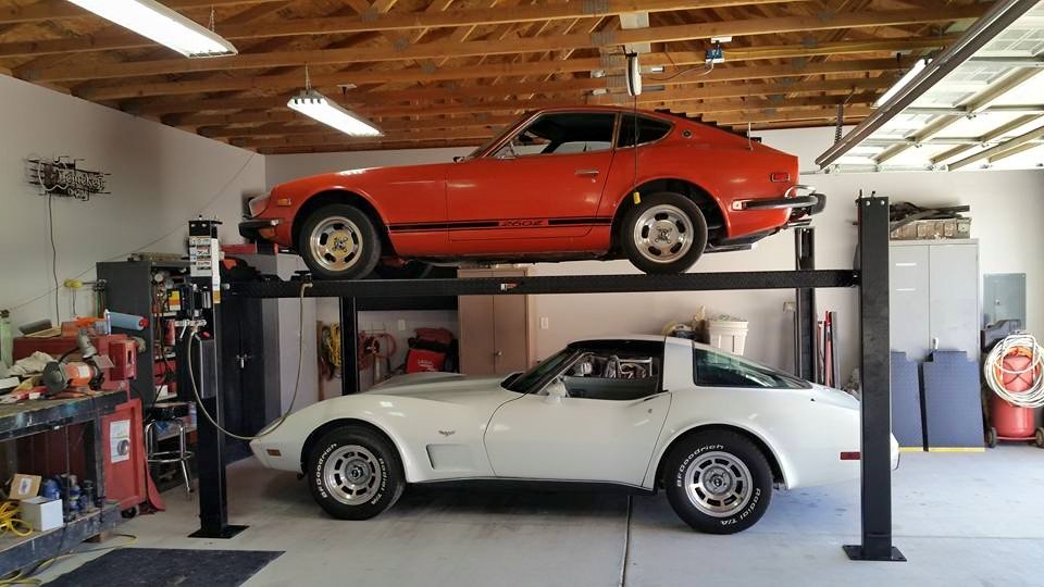 vette and Z in garage.jpg