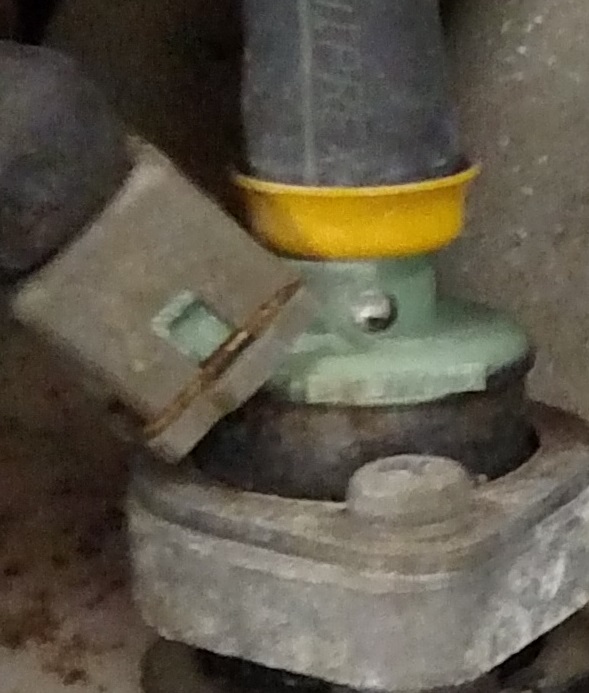 injector connector closeup.jpg