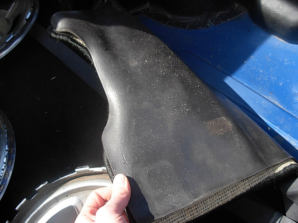 240z 1969 rubber detail2.jpg