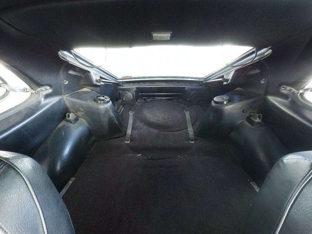 Interior 1.jpg