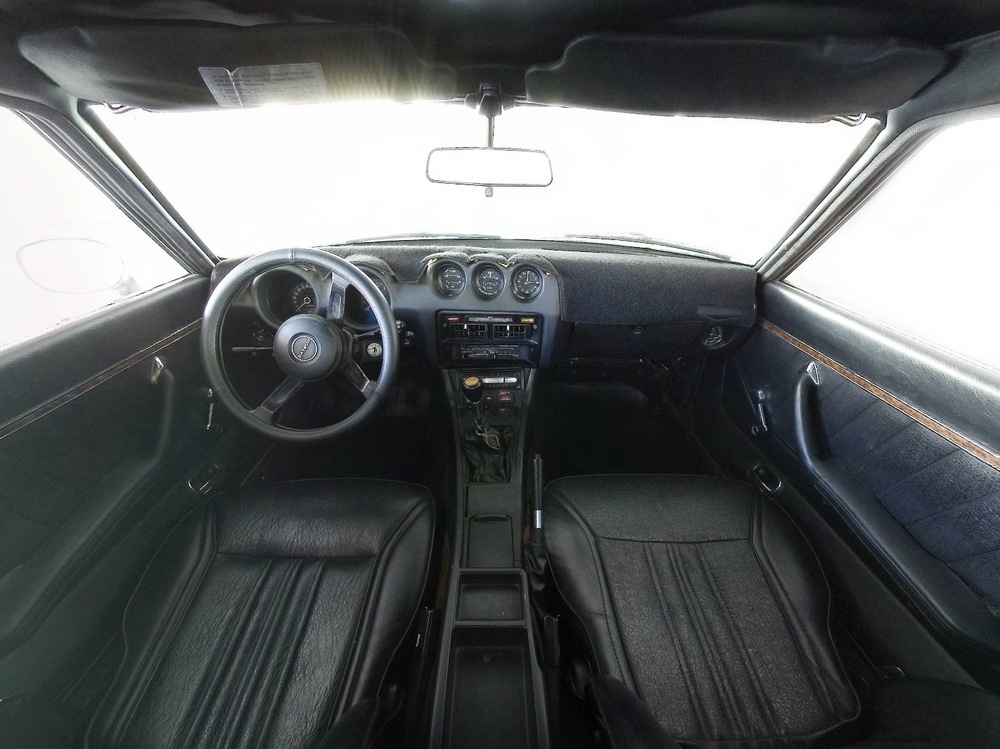 Interior 2.jpg