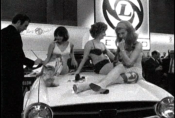 montreal auto show 1969 hood.jpg