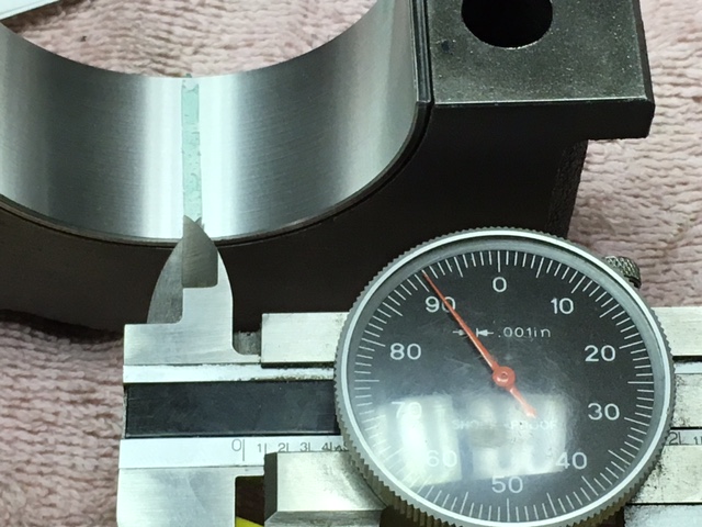 25 measuring plasti-gauge crush 1.JPG