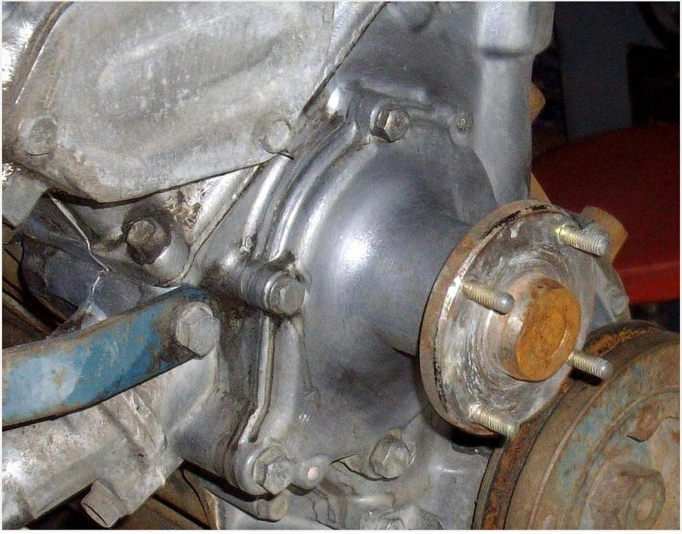 Early 1970 Datsun 240Z Water Pump.jpg