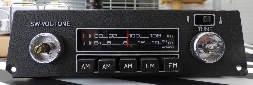 Hitachi KM-1520ZC AM/FM Radio