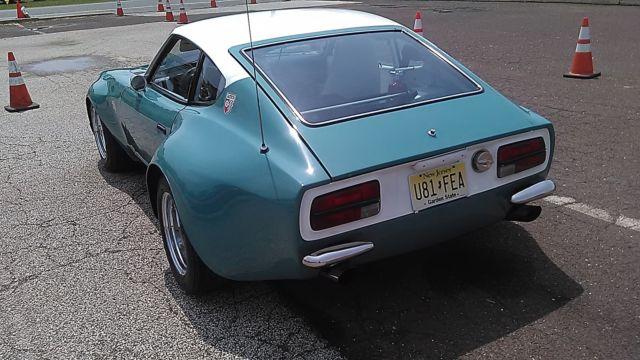 datsun-240-z-custom-exterior-blue-and-white-with-black-and-white-interior-4speed-9.jpg