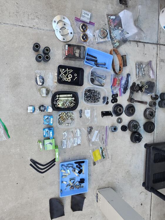 240Z misc parts.jpg