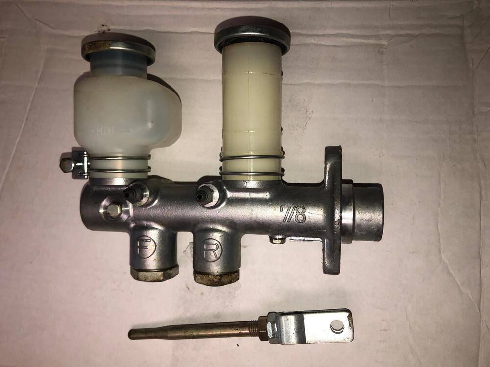 Brake master cylinder 1.jpg