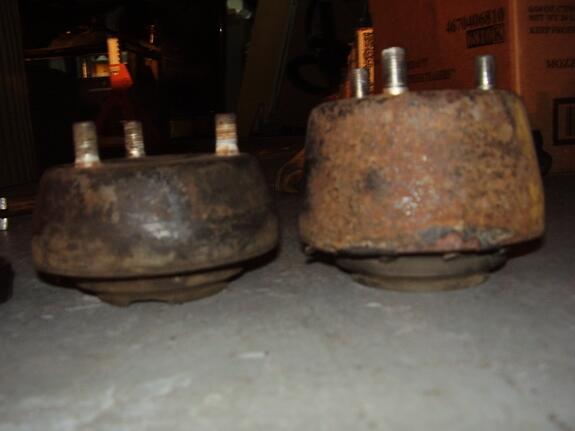 Rear strut insulators 240 and 280.jpg