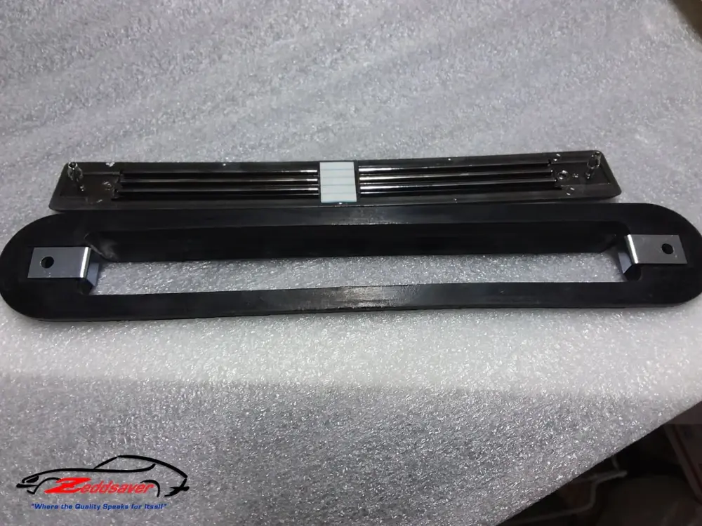 datsun-240z-series-1-hatch-vent-clips-853.webp